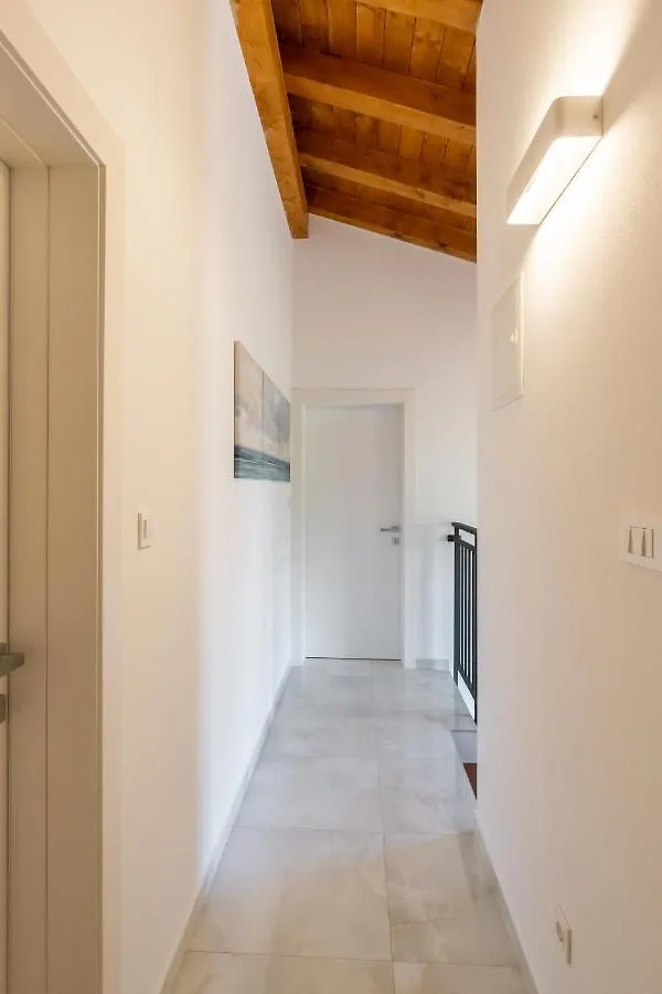 Villa Atop The Village With Stunning View Vizinada