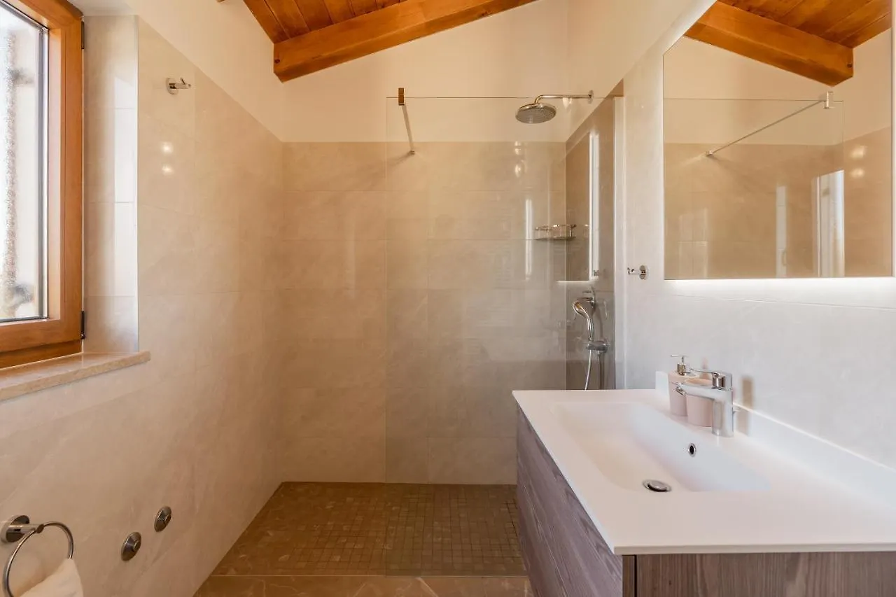 Villa Atop The Village With Stunning View Vizinada